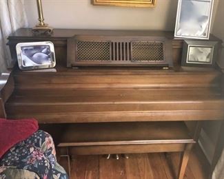 Upright piano
