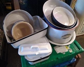 PORCELAIN POT AND PANS