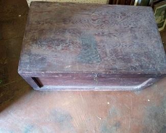 WOOD TOOL BOX