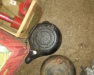 CAST IRON POT