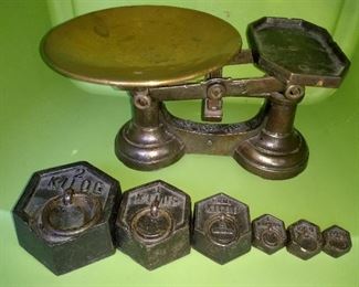 scale with 6 weights- 7lbs