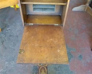 CHILDS DESK/BOOKCASE