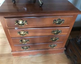 Leister's Furniture Small Chest of Drawers
