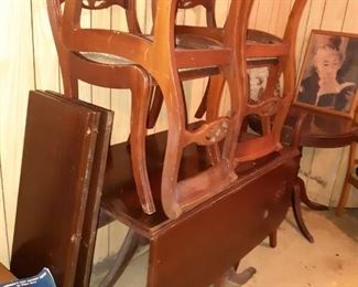 Mahogany Duncan Phyfe style table and chairs