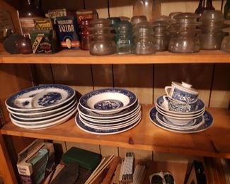 Blue Willow, restaurant Ware plates