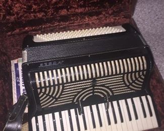Noble accordion