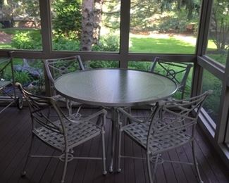 69. BROWN JORDAN OUTDOOR TABLE SET (INCLUDES 4 CHAIRS) 