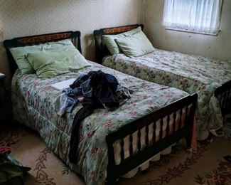 Hitchcock Twin bedroom set