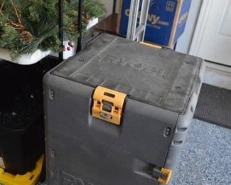 Ryobi took chest on wheels