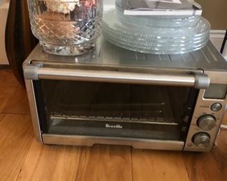 Breville toaster oven and glass plates