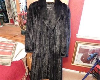 Henig full length mink coat. Size med.