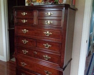 chest of drawers
