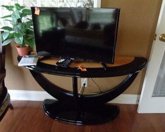 small table w/flat screen