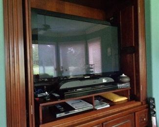 large flat screen w/sound bar
