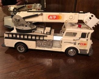 A & P Bucket / Fire Rescue Toy Truck