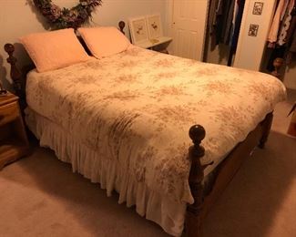 Queen Sized Cannonball Bed, Mattress & Boxspring Plus Bed Linens & Pillow’s