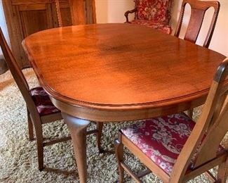 Lovely Dining Table with Leaf