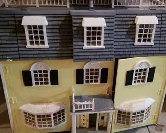 Dollhouse with Tons of Miniatures