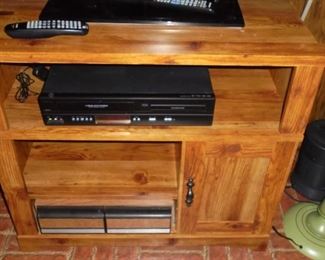 Wood TV/component stand w/Phillips 4 head HI-FI stereo VHR & DVD player