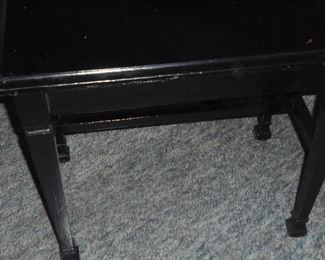 samll blacktable