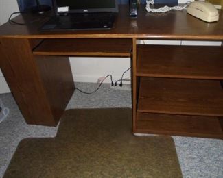 Desk w/2 pullouts & shelves