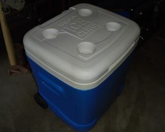 blue 'Igloo' ice chest