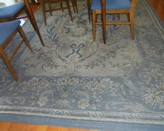 Blue rug in dining room