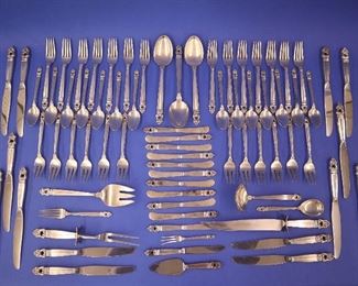 International "Royal Danish" 78 pcs, 89.30 troy oz plus handles