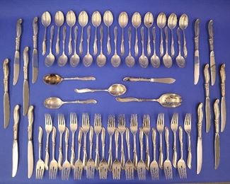 International "Silver Melody" 64 pcs,m68.70 troy oz plus handles