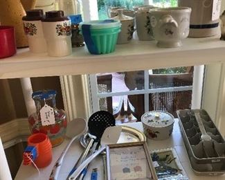Odds and ends, Tupperware, Pyrex, kitchen items