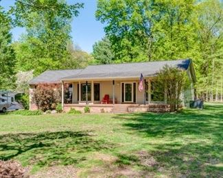 "Blossom Fresh" Hobby Farm 3B/2BA on 6.9 AC