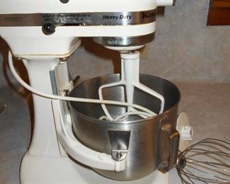 Heavy Duty Mixer and 2 attachments/works great