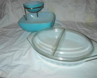 VINTAGE!!! Pyrex chip & dip and covered casserole