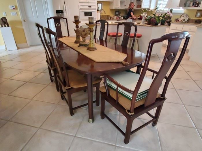 Gorgeous Dining Room Table with 8 Chairs