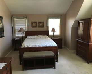 Kincaid cherry Queen bed, armoire , double dresser ,mirror & nightstand , -Mint condition !