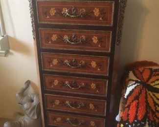 antique chest of draws