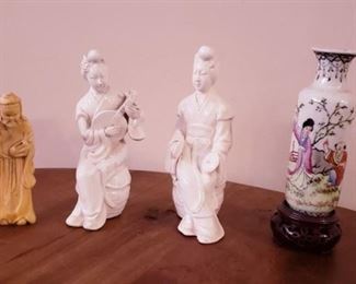 Old Chinese porcelain figurines and sm vase