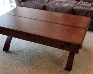 Expandable Wood Coffe Table