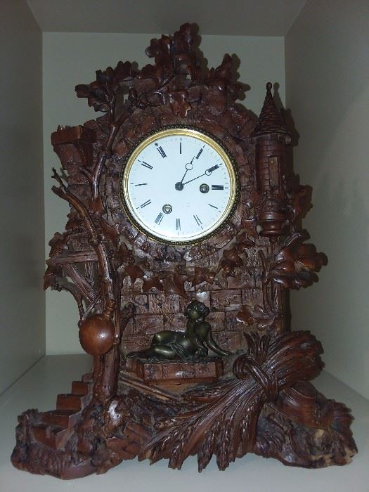 BEAUTIFUL HAND CARVED WOODEN MANTLE CLOCK