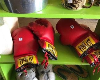 2 sets of everlast boxing gloves
