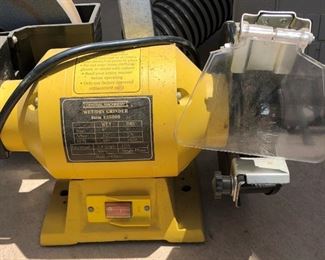 Central Machinery Wet/Dry Grinder