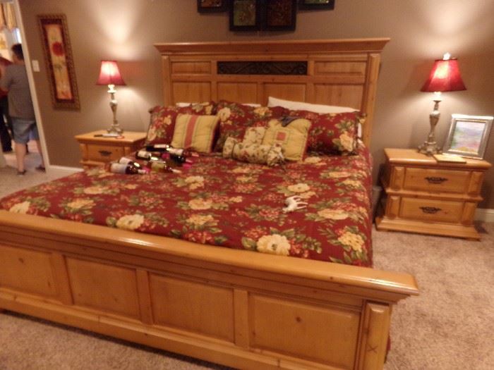 Very Nice King Size Bed Set + Comforter Set + matching Side Tables and Lamps
