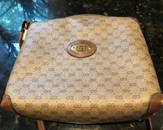Small Vintage Gucci (no papers, no controllato card, no dust bag) $80