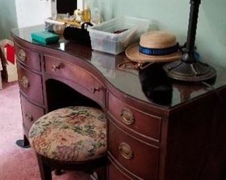 Duncan vanity or desk