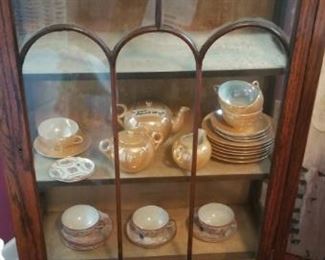 Smaller size display cabinet