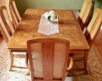 Gorgeous Dining Table w/8 Chairs, 2 leaves, & Tablepads. Excellent Condition