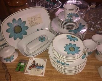 Noritakev”Up-Sa Daisy” 40-piece dish set