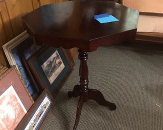 Mahogany pie top table