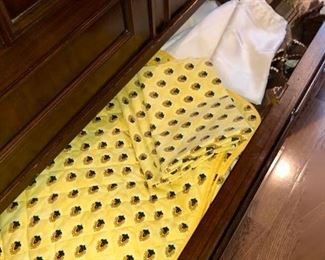Linens tablecloths