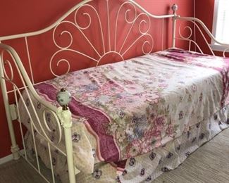White iron day bed